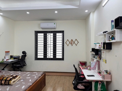 Cần bán 46,6m2 nhà 5 tầng, ô tô tránh ngõ 68/79 Nguyễn Văn Linh. Đón đầu quy hoạch lô góc đường 13m 5