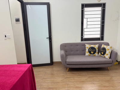 Cần bán 46,6m2 nhà 5 tầng, ô tô tránh ngõ 68/79 Nguyễn Văn Linh. Đón đầu quy hoạch lô góc đường 13m 7