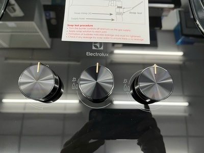 Bếp Gas Electrolux EHG8321BC 4