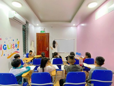 Bán nhà 3 tầng siêu đẹp tại tdp trung bính- phường đồng hới, sẵn hđ cho thuê 13 tháng 3