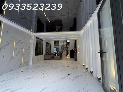 Bán nhà ngang hiếm - đậu được 2 con xe hơi - 5 tầng lầu - khu phân lô đồng bộ - đón đầu kênh tham 1