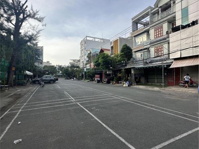 Bán nhà chdv hdt khoán 40tr/th đường dương quảng hàm  6x20m    5 tầng   giá 15,7 tỷ tl 3