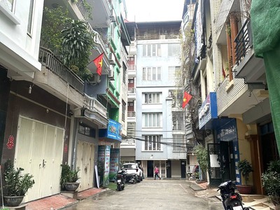 Cần bán nhà riêng 5 tầng phân lô cán bộ Chùa Láng đường thông oto qua DT 55m 0