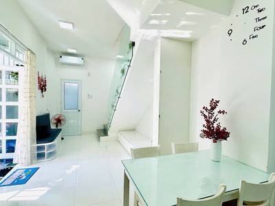 Cho thuê nhà nguyên căn 2 tầng hẻm tháp bà gần biển 1