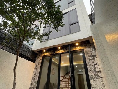 Trung tâm việt hưng nhỉnh 12 tỷ, nhà 70m2 có gì mà nhiều khách quan tâm 0