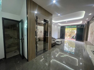 Hạ giá 400tr bán nhà cổ linh 46m2, 6 tầng thang máy chỉ 12.x tỷ, ô tô cạnh nhà 0