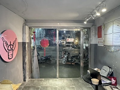 Cần sang nhượng gấp cửa hàng   khu chùa láng, dưới chân ký túc xá 1