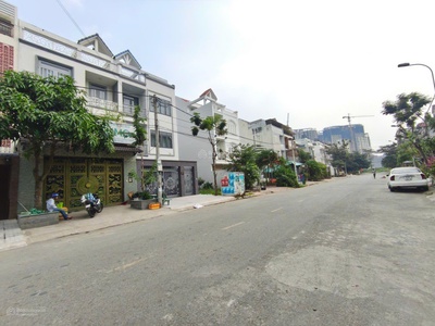 Bán nhà mặt tiền đường 20 mét - kdc lê bôi- hai thành q.8 - 120m2  5x24m  - chỉ nhình 9 tỷ 1