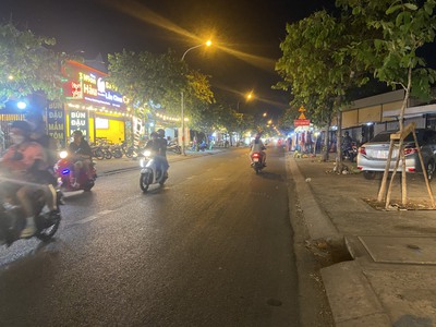 Bán đất mặt tiền 10x20m giá 18 tỷ đường song hành 2