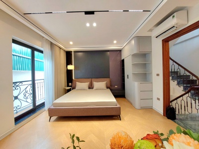 Nhà mới phố Bạch Mai DT 48m2x6T thang máy - full nội thất- cách phố 15m ở luôn 0