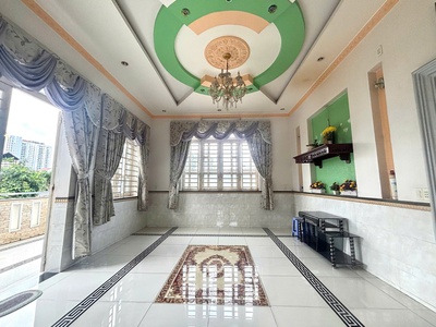 Chủ bán gấp biệt thự hơn 200m2 - f linh tây 2