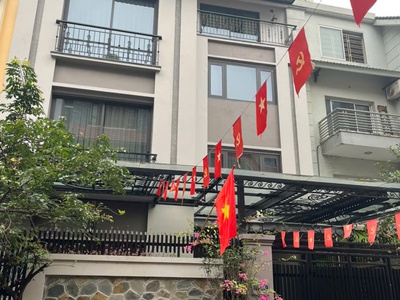 Cần bán bt trung văn hancic,tố hữu, dt 105mx 4t,mt 9m. giá 35,5 tỷ. lh: 0964769634 2