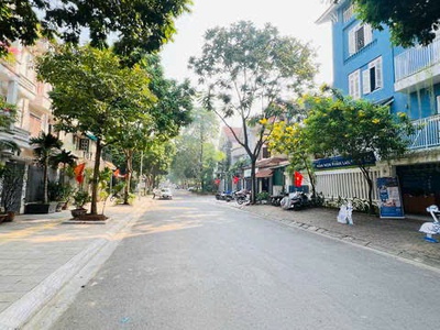 Chủ bán biệt thự kđt yên hoà. dt 204m x 5 tầng. mt 15m. sđcc .lh: 0964769634 1