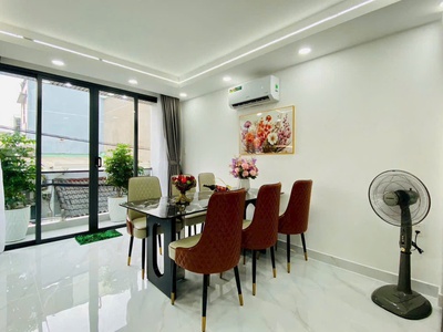 Chính chủ bán gấp nhà đẹp 3 tầng, hẻm ô tô thông,  nhà có thang máy ở đường thống nhất, gv, gia chỉ 2