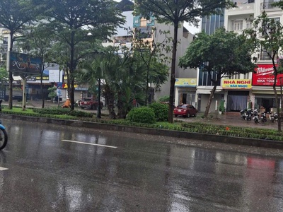 Bán nhà mặt phố lê trọng tấn  hà đông 55m 5 tầng mt 4m. giá 16 tỷ 500 kd vỉa hè 4 ô tô tránh 3