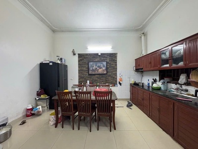 Bán nhà thạch bàn 4 tầng dân xây lô góc ô tô tránh vào nhà long biên 0