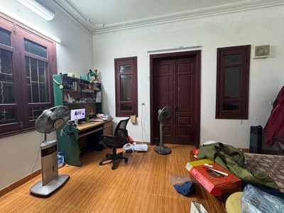 Bán nhà thạch bàn 4 tầng dân xây lô góc ô tô tránh vào nhà long biên 1