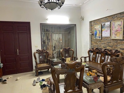 Bán nhà thạch bàn 4 tầng dân xây lô góc ô tô tránh vào nhà long biên 3