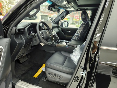 Toyota Land Cruiser LC300 Sản Xuất 2026 Chiếc đầu tiên 2026 về Việt Nam 2