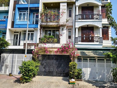 Nhà phố trung tâm q7 - mặt tiền đường số 14m - thích hợp để kinh doanh, mua bán, spa, phòng khám, 1