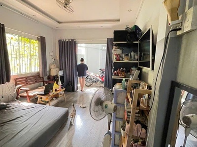 Nhà bán chỉ 5 đồng nhỉnh- đ.xóm chiếu có dt 70m2- giao thương tôn đản vfa đoàn văn bơ- gần đh 2