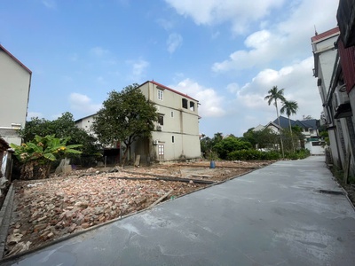 Bán đất 82m  thụy hương  phú cường mặt tiền rộng giá chỉ hơn 2 tỷ 0