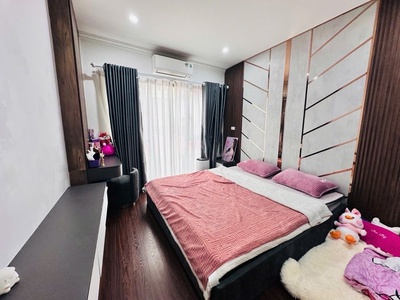 Lạc long quân 42m x5 tầng 15,8 tỷ-ô tô đỗ cửa,ngõ thông kinh doanh,nội thất đẹp,gần hồ 4