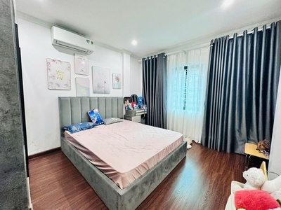 Lạc long quân 42m x5 tầng 15,8 tỷ-ô tô đỗ cửa,ngõ thông kinh doanh,nội thất đẹp,gần hồ 2