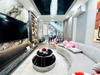 Lạc long quân 42m x5 tầng 15,8 tỷ-ô tô đỗ cửa,ngõ thông kinh doanh,nội thất đẹp,gần hồ 0