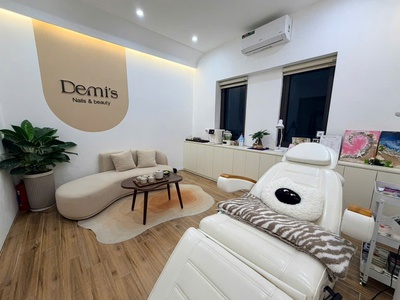 Do công việc cá nhân quá bận rộn, không có thời gian trực tiếp quản lý và chăm sóc tiệm 0