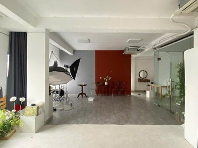 Bán mặt phố đống đa 97mx9t, mt 11m - lô góc - doanh thu 2.4 tỷ / năm 2