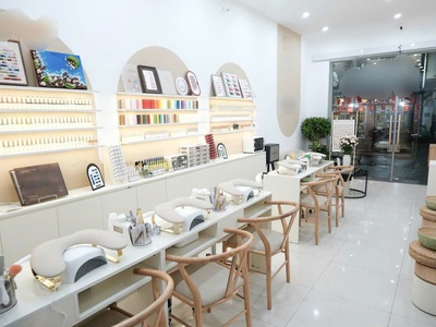 Do công việc cá nhân quá bận rộn, không có thời gian trực tiếp quản lý và chăm sóc tiệm 2