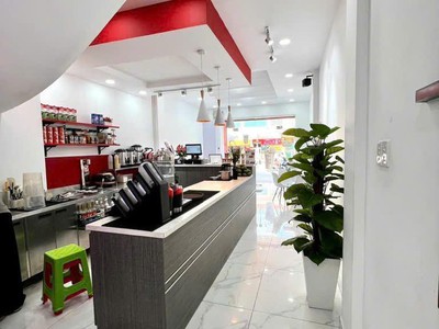 Hiếm nhà bán - mặt tiền kinh doanh 25m đường trần hưng đạo, quận 5 - dt 4m 16m - vị trí đẹp nhất 2