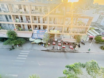   mặt tiền quận 7 - đường 24 m - 5 tầng - 60m2 - dòn13.6 tỷg tiền - 0