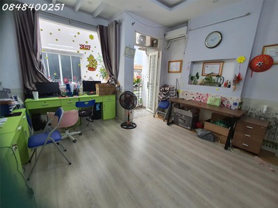 Cho thuê nhà đẹp 1 trệt   3 lầu phường chánh hưng, hcm, dt 31,5m2, giá 11tr/tháng 1