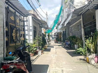 Nhà cũ 4x16 hẻm xe hơi c3 phạm hùng,bình hưng,bình chánh. giá: 2.6 tỷ 2