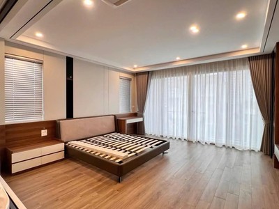 Quá rẻ. 90m2 7 tầng thang máy phố nguyễn văn cừ. ô tô đỗ cửa, vào nhà chỉ 1x tỷ 3