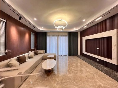 Quá rẻ. 90m2 7 tầng thang máy phố nguyễn văn cừ. ô tô đỗ cửa, vào nhà chỉ 1x tỷ 2