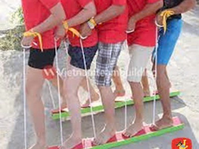 Cho thuê đôi dép khổng lồ , bán đôi dé ghỗ , đôi dép 5 người đi 1