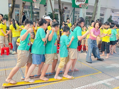 Cho thuê đôi dép khổng lồ , bán đôi dé ghỗ , đôi dép 5 người đi 3