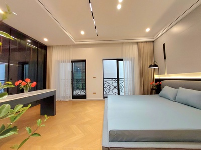 Nhà mới phố Bạch Mai DT 48m2x6T thang máy - full nội thất- cách phố 15m ở luôn 1