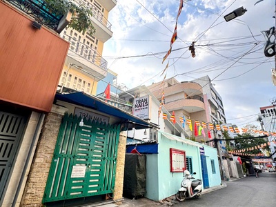 Dòng tiền 60tr/th- bán căn góc 3 mặt tiền đường xe hơi trần hưng đạo, quận 1- ngay phố tây bùi 2