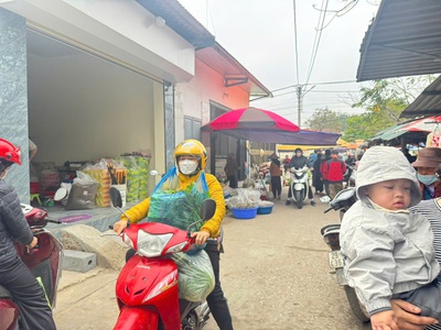 Chính chủ bán nhà giữa chợ chi đông 2 - kinh doanh đắc địa - 2 mặt thoáng 2