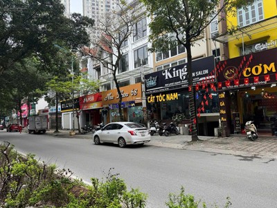 Cho thuê nhà mặt phố bt8,kđt xa la, 400m2 có thang máy riêng, giá chỉ 20triệu/tg 0