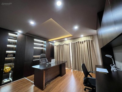 Cho thuê nhà mặt phố bt8,kđt xa la, 400m2 có thang máy riêng, giá chỉ 20triệu/tg 4