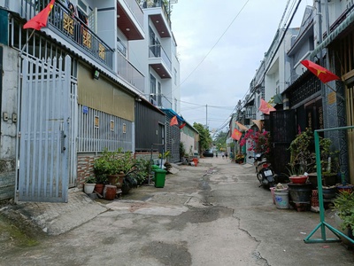 Bán gấp nhà thạnh xuân 52 quận 12 chỉ 4,2 tỷ tới 54m2, 2 tầng, hẻm xe hơi rộng thông, khu dân cư 0