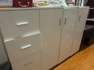 Sang nhượng tủ quầy trang thiết bị nhà thuốc quận 11 4