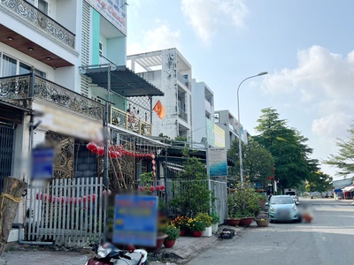 Nhà 4 tầng mặt tiền đường số ngay chợ bình điền p7q8. giá: 9.2 tỷ 1