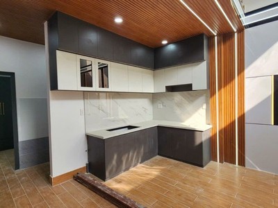 Hẻm thẳng   cách mặt tiền vài bước   nhà mới 100 2