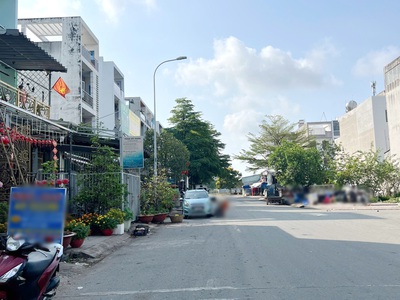 Nhà 4 tầng mặt tiền đường số ngay chợ bình điền p7q8. giá: 9.2 tỷ 3